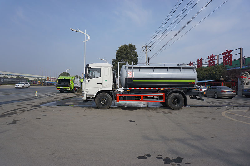 中潔牌XZL5183GXW6型東風(fēng)吸污車