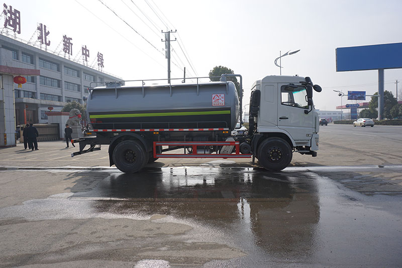 中潔牌XZL5183GXW6型東風(fēng)吸污車